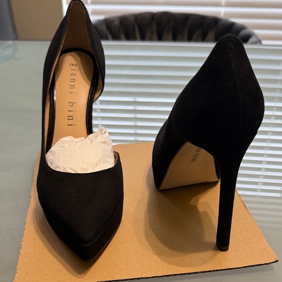 Gianni Bini Classic Black Heels - Picture 2 of 10
